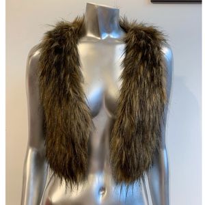 FOREVER 21 Cropped Faux Fur Vest